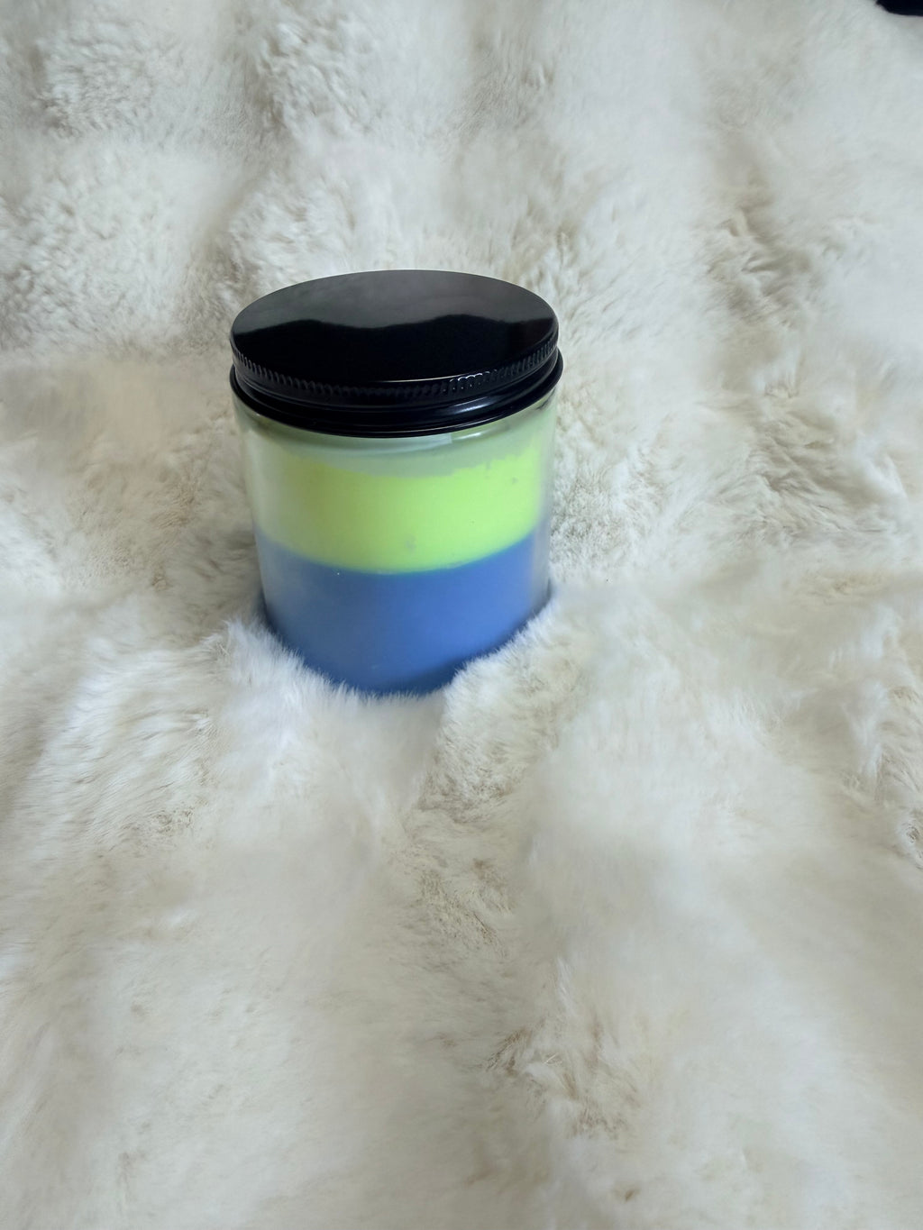 Fresh linen sea shell soy candle