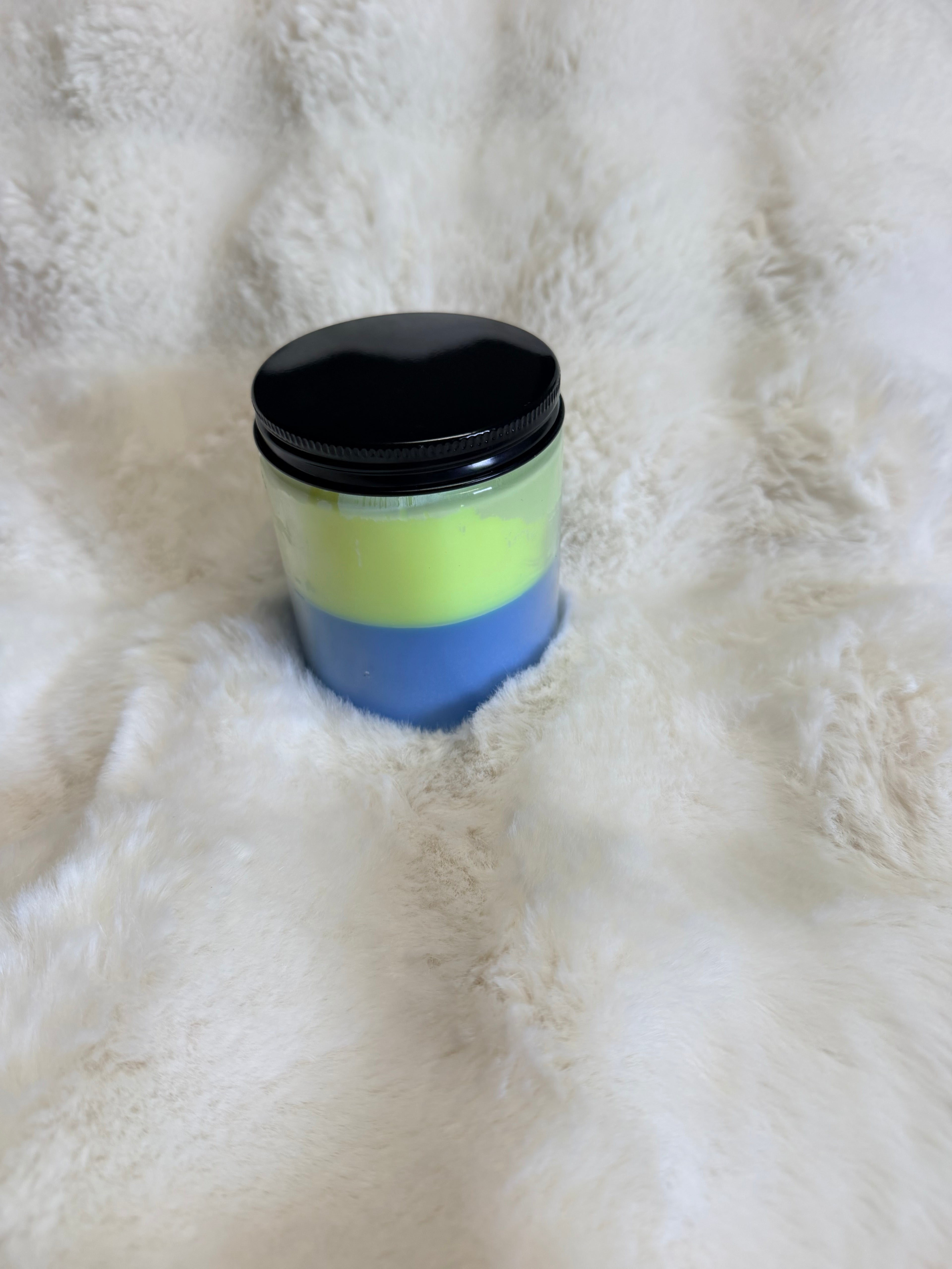 Fresh linen scented soy candle with seashells
