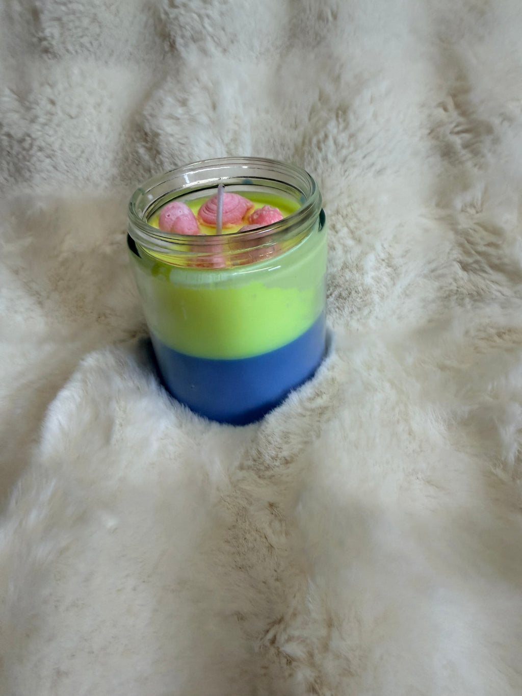 Fresh linen scented soy candle with seashells